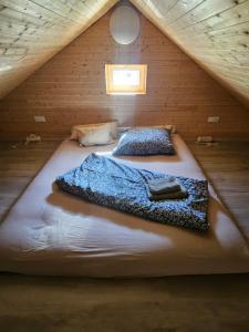 a bed in the middle of a room at Chalupa uprostred niceho in Hlinsko
