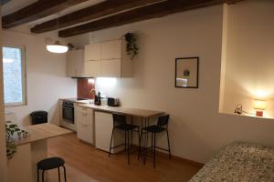 a kitchen with a counter and stools in a room at Les Écuries - Studio Hyper Centre & Bouffay in Nantes
