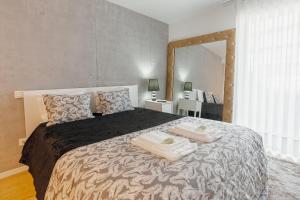 a bedroom with a large bed with a large mirror at Luxury Beach House by Hosty in Canidelo