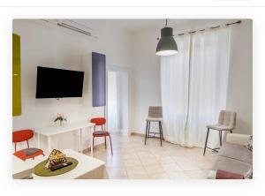 a living room with a couch and a table with chairs at Appartamento la Speranza in Grosseto