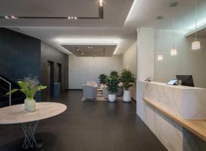 an office lobby with a table and chairs at Aparthotel Attica21 As Galeras in Bastiagueiro