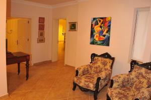 a living room with two chairs and a piano at ALANYA KONAKLİ APART in Alanya