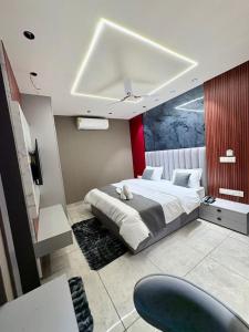 a bedroom with a large bed with a ceiling at Hotel Starway in Hisār