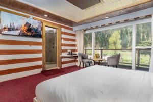 a bedroom with a large bed and a fireplace at Fimi hotel aru valley pahalgam in Ārau