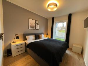 a bedroom with a large bed and a window at Vinkennest am Diemelsee - Sonnenweg 44 1 VN in Diemelsee