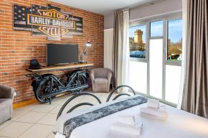 a hotel room with a bed and a bike on a wall at La Pacheca Rock Apartments in Lazise