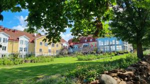 a row of houses in a park with a garden at Halltorps Gästgiveri in Borgholm