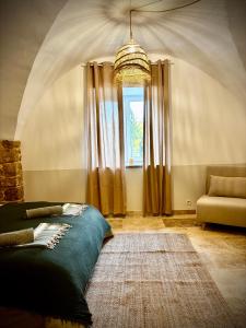 Zona d'estar a Suite Le Clos Boheme - Uzes - chambre Manon, Marius et Marcel 9 fotos més