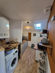 a kitchen with a washer and dryer in a room at Candy house in Salies-de-Béarn
