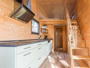 a kitchen with a staircase in a tiny house at Ferienhof Rummel Allgäu - verschiedene Unterkünfte für bis zu 6 Personen - Sauna, Spielplatz, Lagerfeuer & Frühstücksservice - ideal für Familien- und Aktivurlaub in Argenbühl