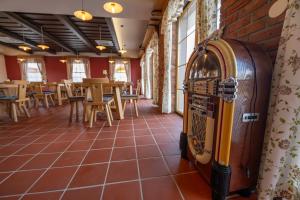 a room with a tiled floor and a restaurant with tables at Anivina - B&B in Ivanjkovci