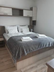 a bedroom with a bed with two towels on it at HunGasthaus 08 in Mariazell