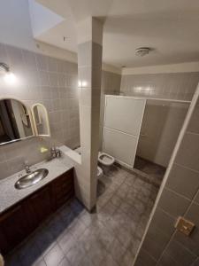 a bathroom with a sink and a toilet at Casa a metros de todo in Federación