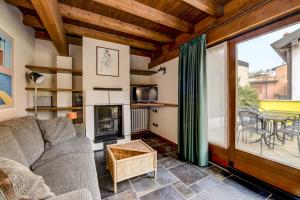 a living room with a couch and a table at Luxury Castle View in Sirmione