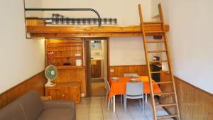 a small room with a table and a bunk bed at Casa Pina in Como