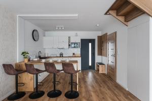 a kitchen with a table and chairs in a room at LakeHome&Spa nad Jeziorem Czorsztyńskim in Kluszkowce