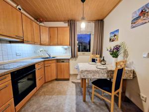 a small kitchen with a table and a table and chairs at Haus am Thiesenring in Bad Berneck im Fichtelgebirge