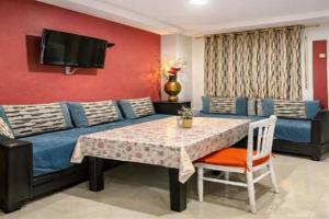 a living room with a bed and a table and a couch at Coin de repôs in Oujda
