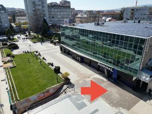 an aerial view of a large building with a red arrow at Zulu Apartments and Studios in Kumanovo