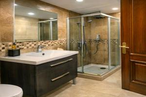 a bathroom with a sink and a shower at Coin de repôs in Oujda