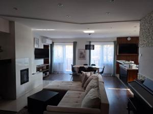 a living room with a couch and a table at Apartamenty TUTERRA IV in Zabagnie