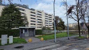 an empty street in front of a large building at La Casa di Draf Appartamento Humanitas IEO Forum in Rozzano