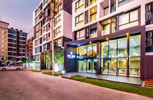 an empty street in front of a building at Therizinpattaya in Pattaya South