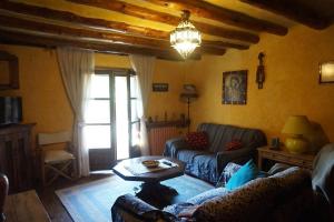 a living room with a couch and a table at Casa Rural El Ensueño in Caneto