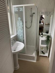 a bathroom with a shower and a sink at The Palms Guest house in Torquay +85 photos
