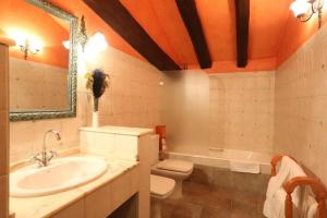 a bathroom with a sink and a toilet and a tub at Posada Palacio de Beola by Clabao in Almándoz