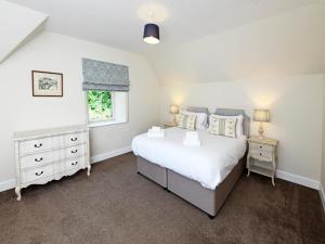 a bedroom with a bed and a window at 2 Bed in Lockerbie oc-94304 in Brydekirk