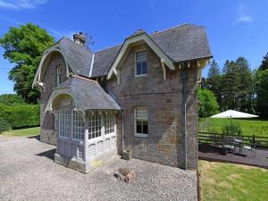 a dog laying in front of a house at 2 Bed in Lockerbie oc-94304 in Brydekirk