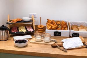 a table with various types of bread and pastries at Vanbrugh House Hotel in Oxford +21 photos