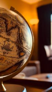 a close up of a world globe on a table at Fabians Ferienhaus Rursee Rusti in Simmerath