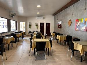a dining room with tables and chairs in a restaurant at Hotel Riviera D Amazonia Belem Ananindeua in Belém