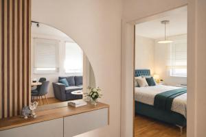 a bedroom with a bed and a mirror at Apartman River in Bijeljina +5 photos