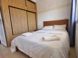 a bedroom with a bed with two towels on it at Appartement Imi-Ouaddar 1 in Agadir nʼ Aït Sa