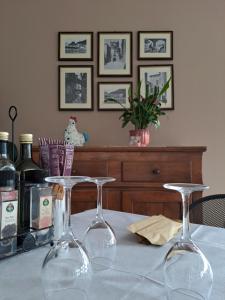 two empty wine glasses sitting on a table at B&B Locanda Al Pontesel in Garda