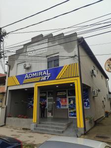 an animal shop with a yellow and blue sign at Apartman Centar Surcin 2 in Surčin