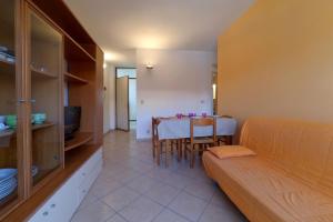 a room with a table and a dining room at Appartamenti Eco del Mare in Lido di Pomposa