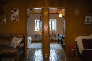 a room with a door open to a bedroom at Casa dos Avós in Parceiros da Igreja +16 photos