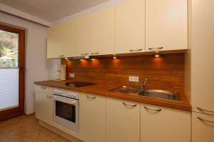 Kuchnia lub aneks kuchenny w obiekcie Landhaus Gotthard