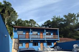 a blue building with a lot of balconies at Chalés do Mako in São Sebastião