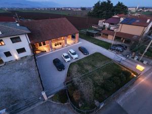 an aerial view of a house with cars parked in a parking lot at B&B Cà Breganze in Breganze