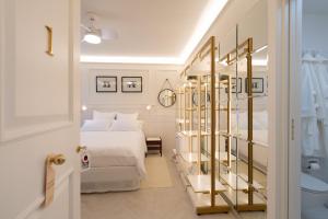 a hotel room with a white bed and a bathroom at Maison Chambre et Jardin in San Martino in Rio
