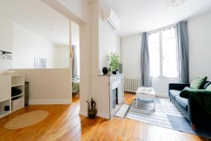 a living room with a couch and a fireplace at Les Libournettes - Serenity in Libourne
