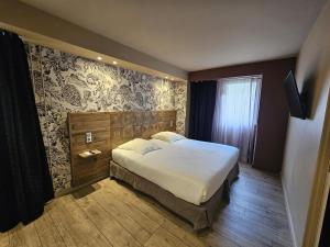 a bedroom with a bed and a wall at Best Western Citadelle in Besançon
