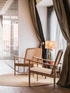 a living room with two chairs and a table at Strandhotel Domburg in Domburg