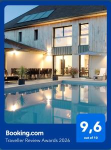 a house with a swimming pool in front of it at Ome sweet home in Laubressel