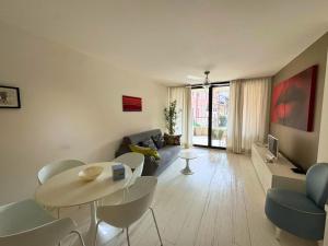 a living room with a couch and a table and chairs at Appartamento Tilatti in Grado